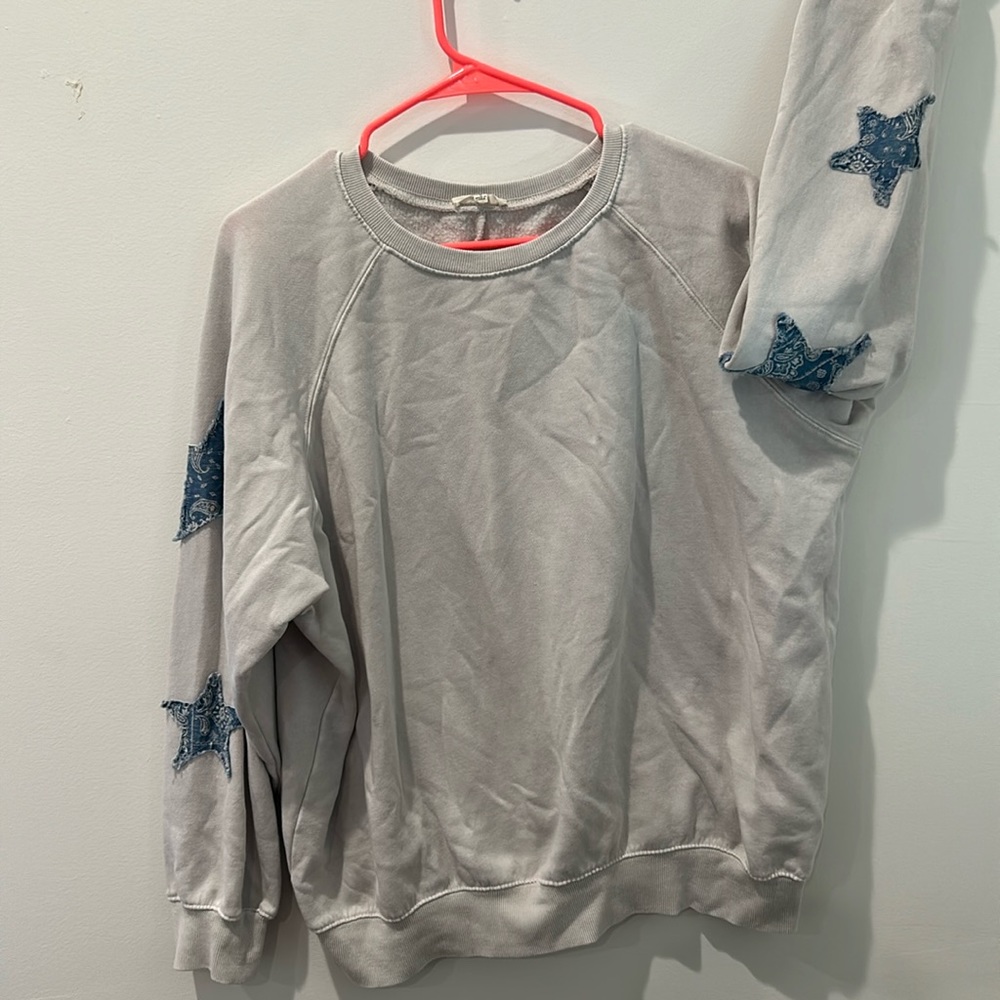 Easel gray & denim star sleeve crewneck
